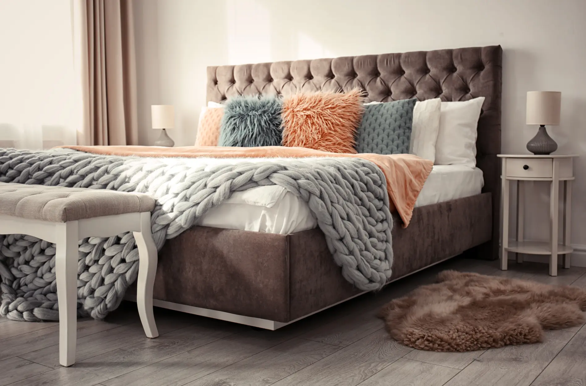 Кровать двуспальная с изголовьем