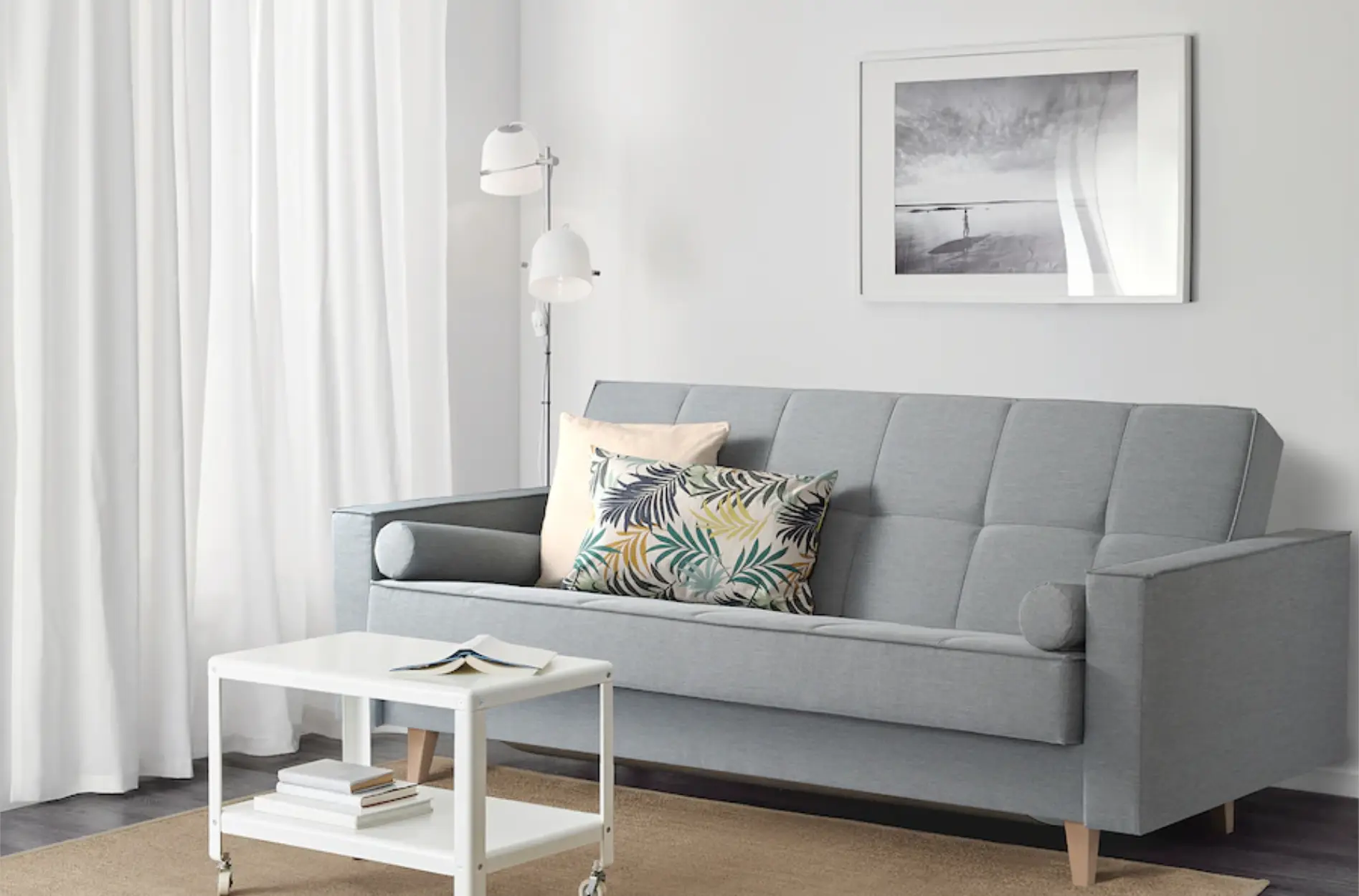 Диван на ножках с подлокотниками