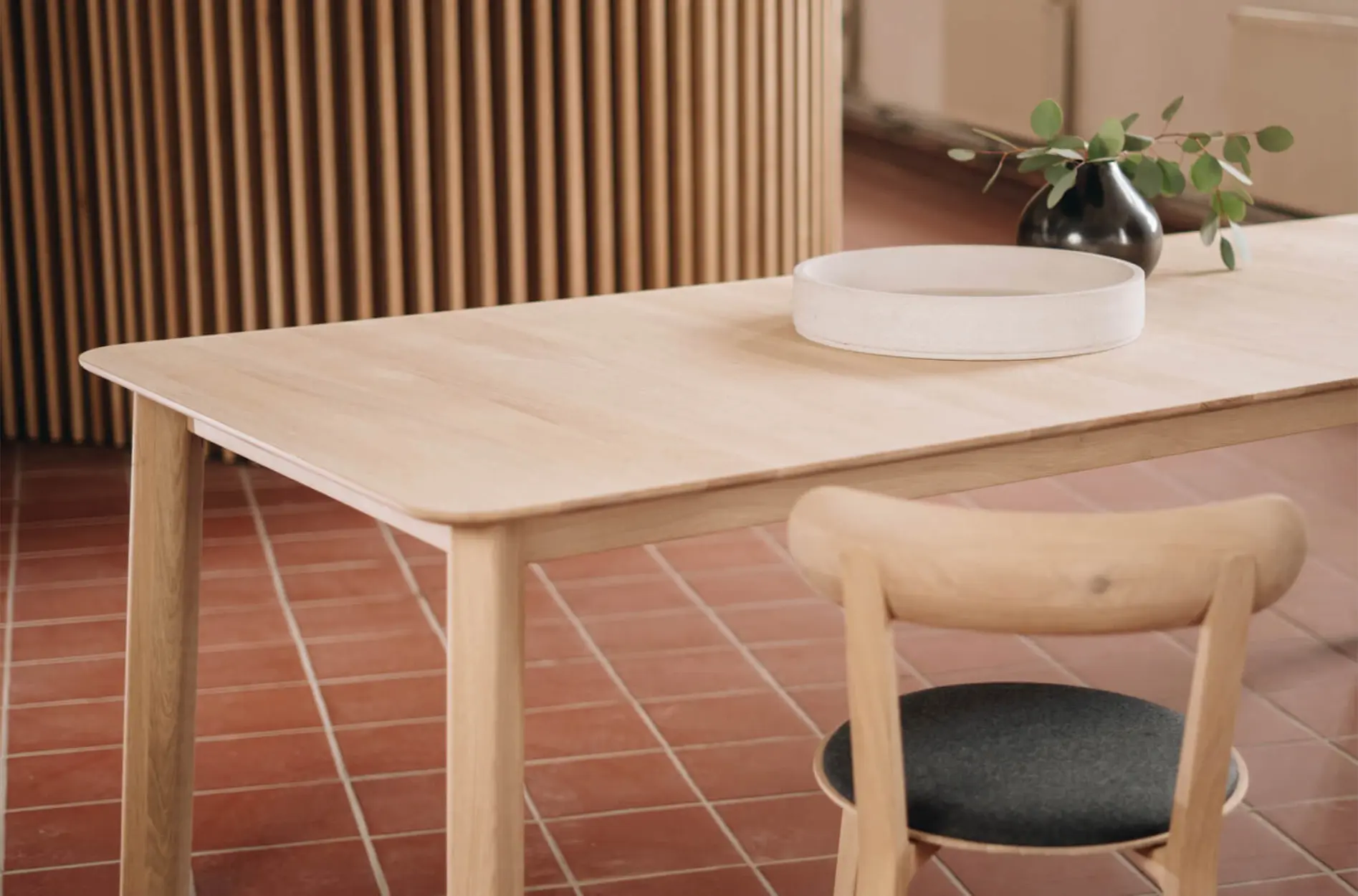 Деревянный стол